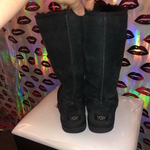 Black Uggs 👢